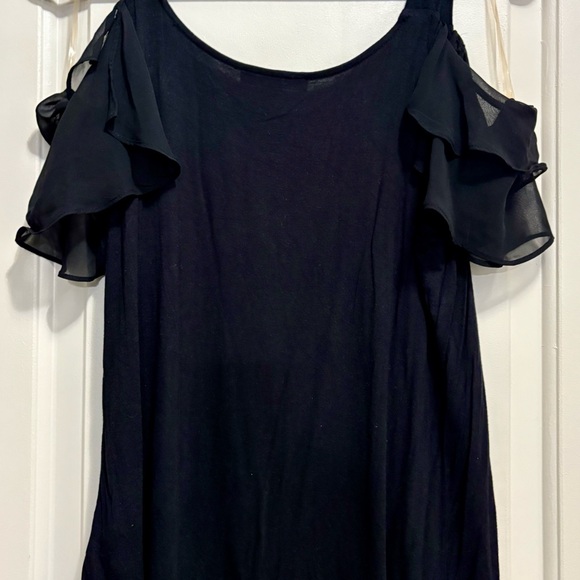 Elegant Black Cold Shoulder Top - Picture 4 of 7